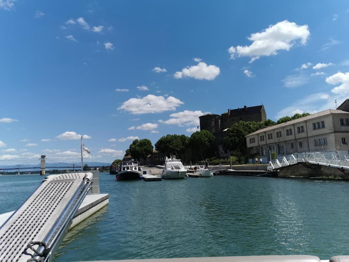 Aux Pieds Du Chateau Apartment Tournon-sur-Rhone Exterior photo